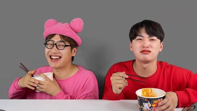 Mukbang Random Buldak noodles Challenge 랜덤 불닭볶음면 먹방 asmr 야미베어 Yummybear смотреть онлайн