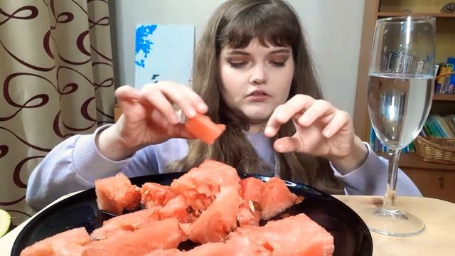 Мукбанг - Абруз🍉//Мои ужасные соседи🎶🥁🚘 смотреть онлайн