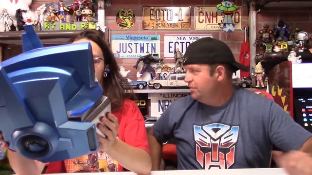 Optimus Prime Head Helmet Unboxing | Modern Icons | GameStop | Transformers Generation One смотреть онлайн