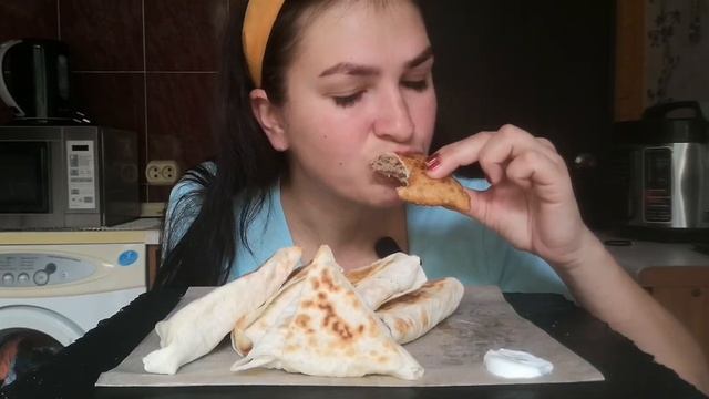 МУКБАНГ КОНВЕРТИКИ ИЗ ЛАВАША ☕🌮🌭🥪 смотреть онлайн