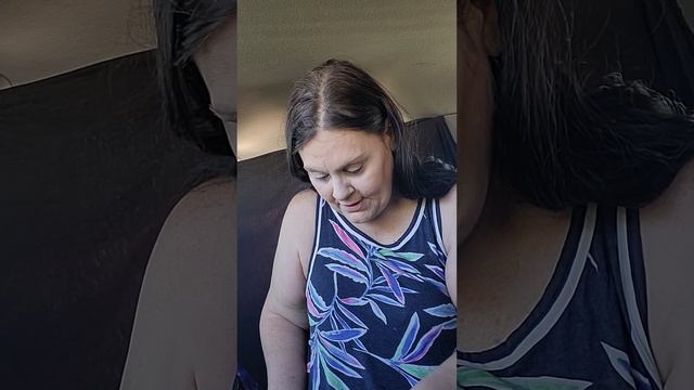 Hello, I'm Lydia doing a makeup video today on lighter colors. not a makeup artist смотреть онлайн