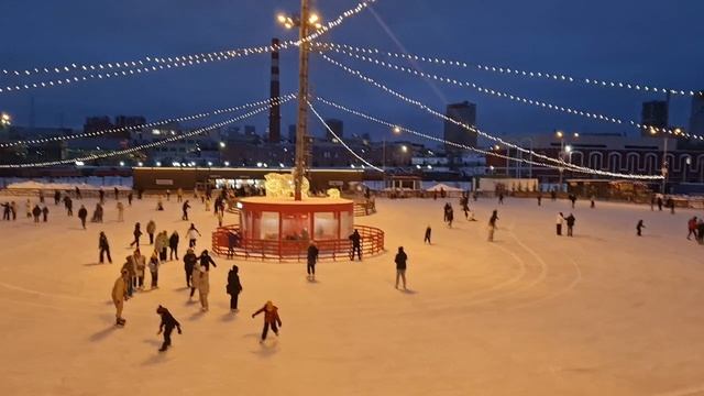 Екатеринбург, парк Маяковского, 04.01.2025 год, снято на Samsung galaxy s 20 fe смотреть онлайн
