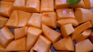 Тыква, запеченная с корицей и сахаром. Изюм можно добавить по желанию. Просто, вкусно, полезно.