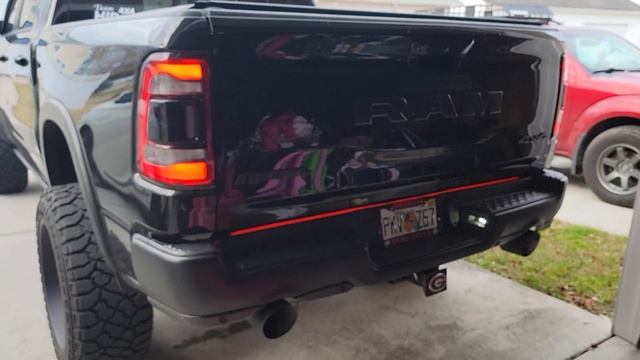 Carven Exhaust with 5" tips 2020 Ram Rebel смотреть онлайн