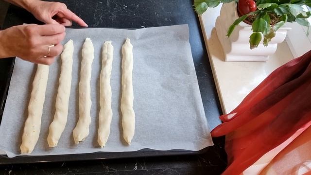 Десерт к чаю из слоёного теста с мандаринами и вишней. Быстро, легко и очень вкусно. смотреть онлайн