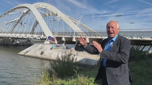 Мост-волна в Амстердаме - сложнейшей конструкции! смотреть онлайн