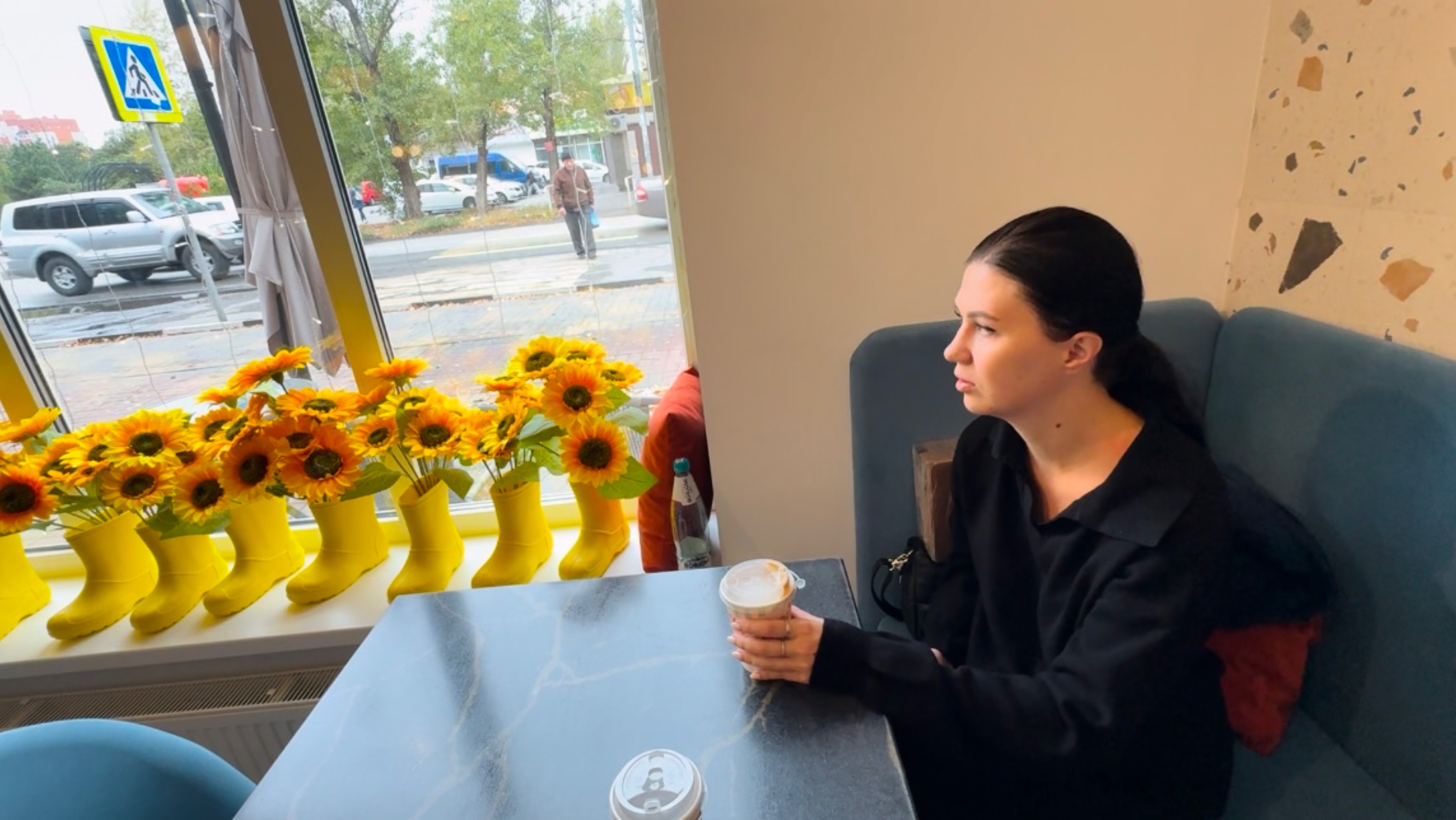 Пришли в кафе Гирлянда 🧡 заказали ароматные блинчики с апельсином 🍊 Как же здесь вкусно и уютно! смотреть онлайн