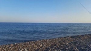 УВЛЕКАТЕЛЬНАЯ РЫБАЛКА НА ЧЕРНОМ МОРЕ В АБХАЗИИ, ЛОВИМ ХИЩНИКА НА СИЛИКОН С ТИРОЛЬСКОЙ ПАЛОЧКОЙ