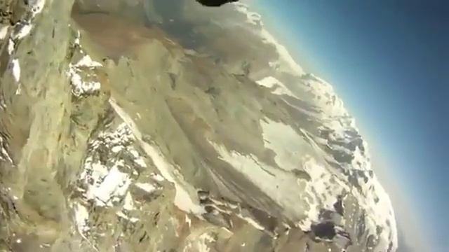 Потрясающий клип "Прыжок с вингсьютом» смотреть онлайн