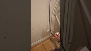 Монтаж розетки и кабеля в кабель-канале