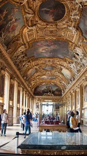 В помещении музея смотреть онлайн