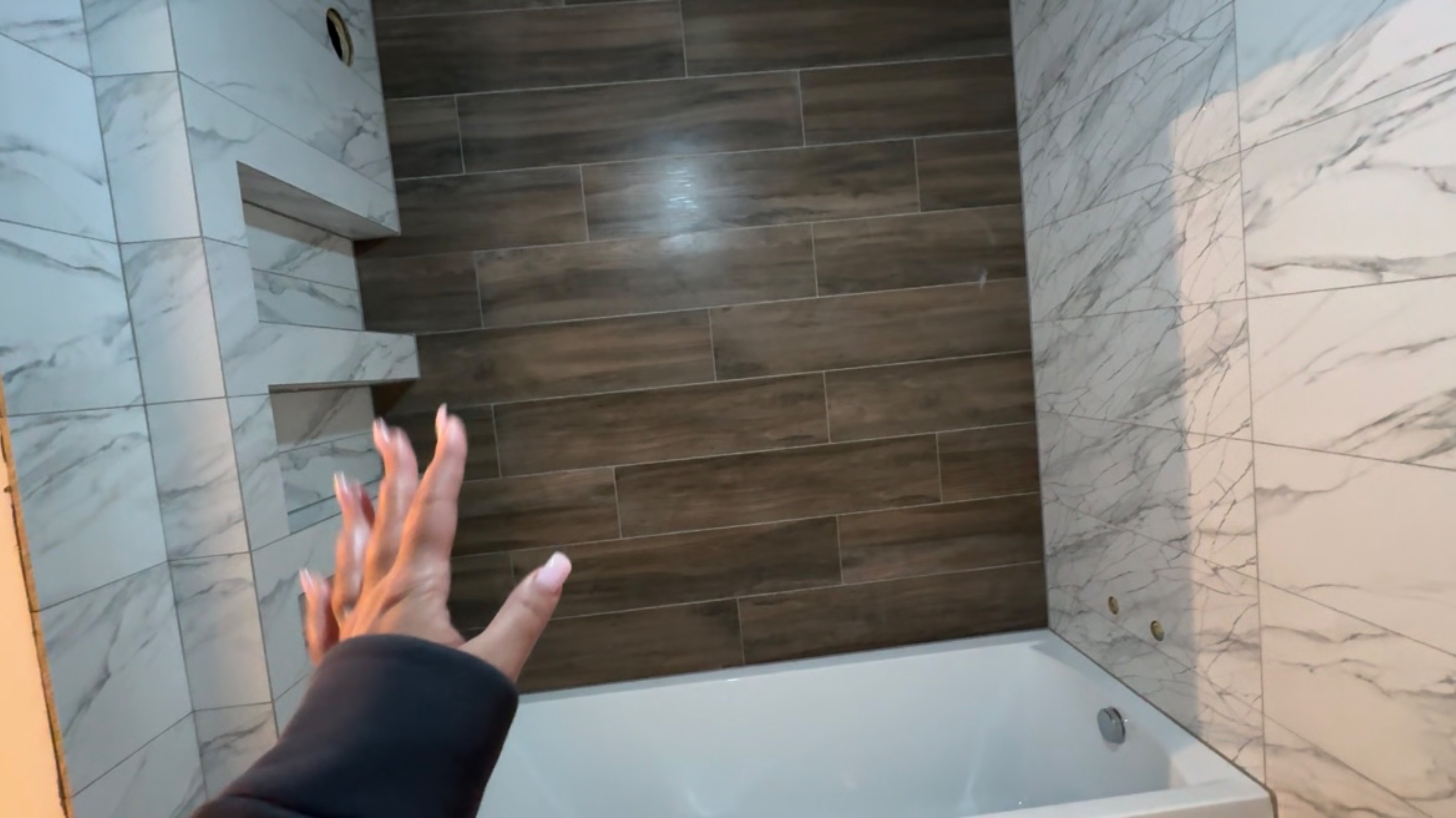 Выбираем обои! 🫶 Наконец-то плитка готова! Остались в восторге от результата! смотреть онлайн