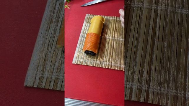 Итальянский Black rolls с лососем, огурцом и 4 вида сыра#sushi #recipe #food #рецепт #суши #shorts смотреть онлайн