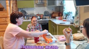 В гостях.Руки чешутся уже.Отличные тени с Вайлдберриз