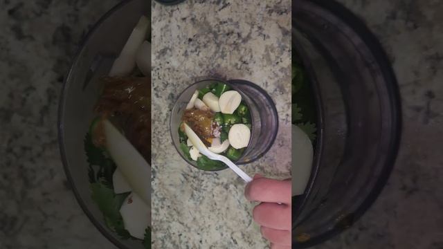 Spicy Green Chili Garlic Pickle Sauce (Ramadan Special) #shorts#sauces #recipe#shortvideo #trending смотреть онлайн