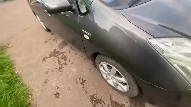 Toyota Prius 1.5 T4 CVT 5dr смотреть онлайн