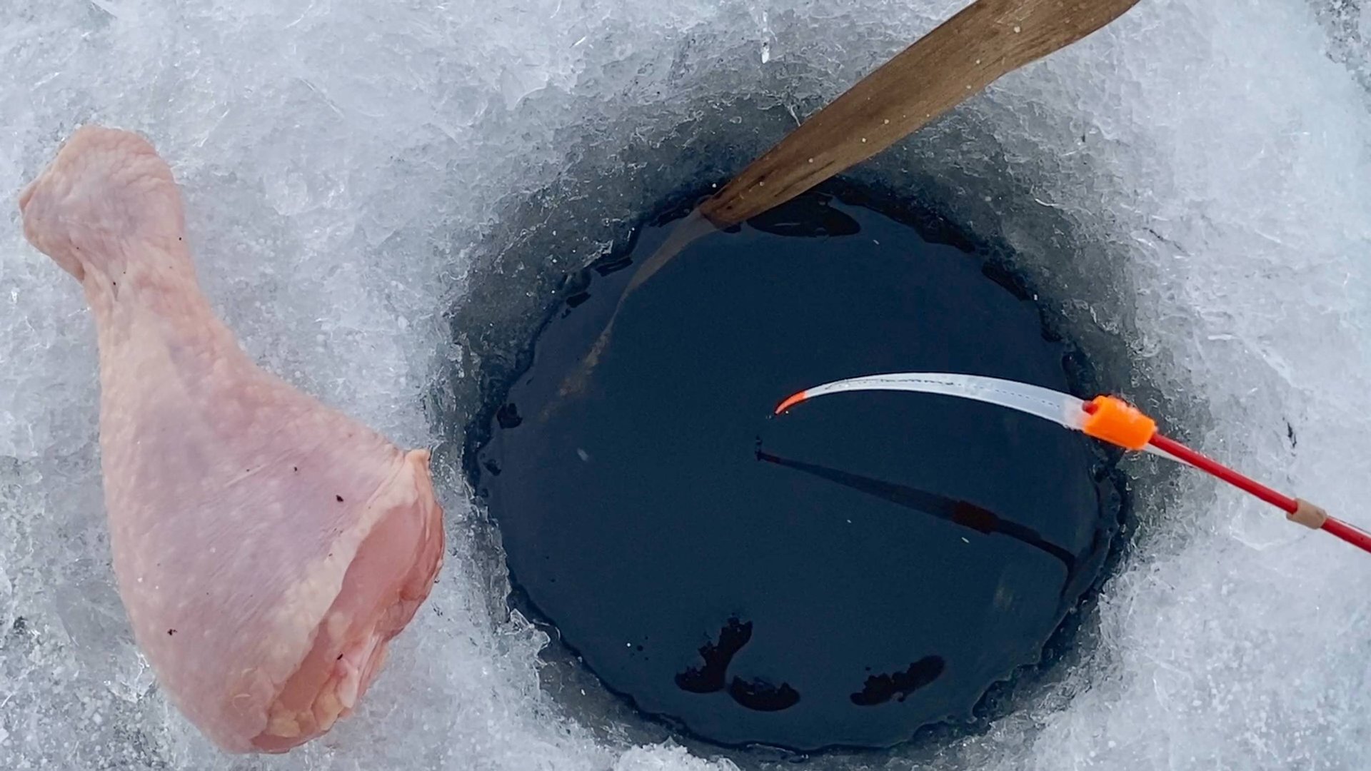 БОЛОТНЫЕ МОНСТРЫ в ЭТОЙ ЛУНКЕ...Крупняк и МЯСО первого льда! Зимняя рыбалка смотреть онлайн