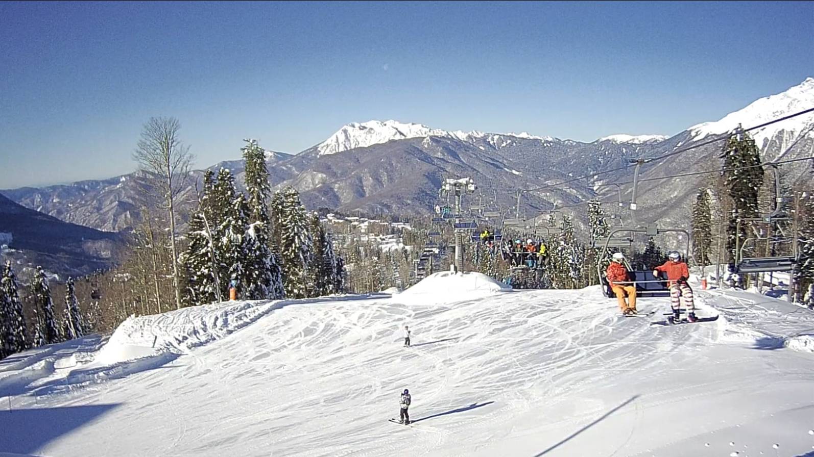 Веб камеры Газпром Поляна Сочи: Альпика и Лаура смотреть онлайн
