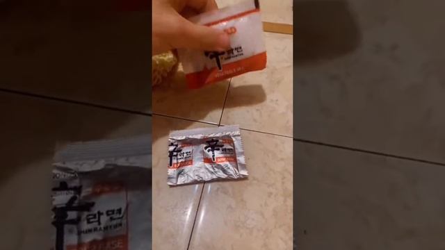 Пробую острый японский рамен смотреть онлайн