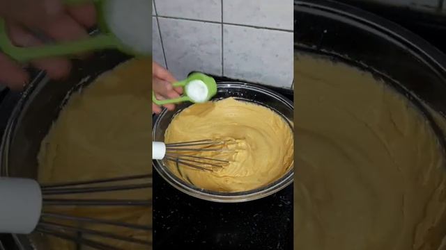 ESSE VAI SER O BOLO DE CENOURA MAIS FÁCIL QUE VOCÊ JÁ VIU #SHORTS смотреть онлайн