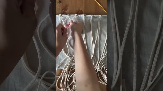 Подушка с элементом макраме #diy #макраме #macrame #мастерклассмакраме #урокимакраме смотреть онлайн