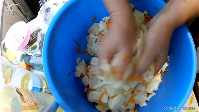 Капуста маринованная кусочками с морковьючесноком! Лови рецепт!!! смотреть онлайн