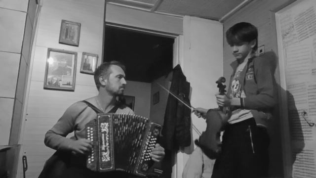 Ирландская Ballydesmond Polka на гармони (плюс скрипка) смотреть онлайн