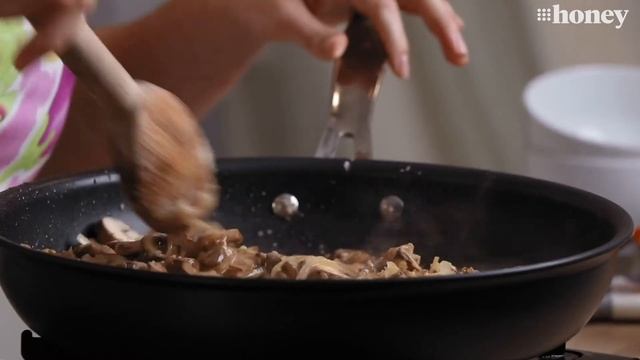 Family Project - Jane de Graaff Cooks Beef Stroganoff смотреть онлайн