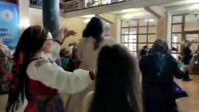 Посвящение в гармонисты состоялось))). Вчера Котька впервые полноценно отыграл часок под пляску. смотреть онлайн