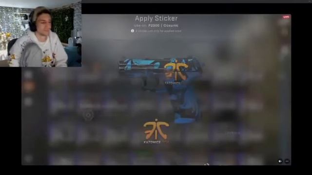 xQc opens a 2014 Katowice Legends Capsule, applies the sticker and then scratches it! смотреть онлайн