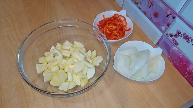 Курица с овощами. Вкусно, сытно, аппетитно. Chicken with vegetables in the oven. смотреть онлайн