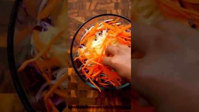 Korean BBQ Chicken Burgers made w/ @RedGoldTomatoes Huy Fong Sriracha Ketchup #ad #redgoldtomatoes смотреть онлайн