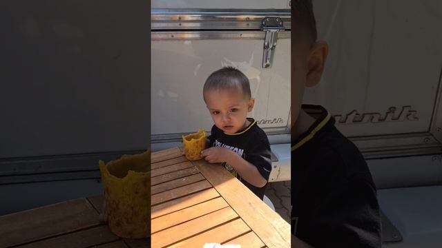 Данилыч пробует суп в хлебом стаканчике! смотреть онлайн