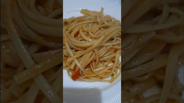 Linguine Pasta with Shrimp and Tomato | Simple and Easy Pasta Recipe #Shorts смотреть онлайн