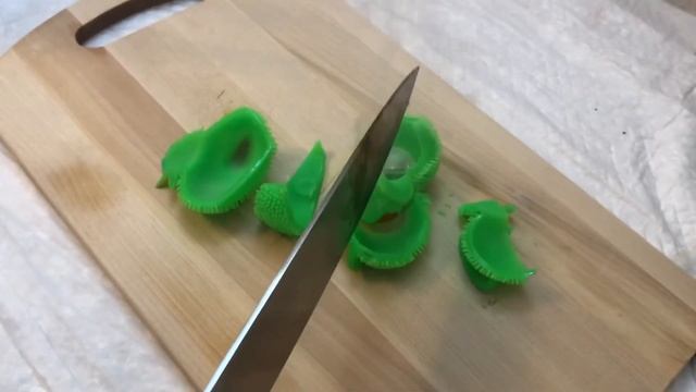 Разрезал антистресс раскалённым ножом 2 / Cut the antistress with a red-hot knife 2 смотреть онлайн
