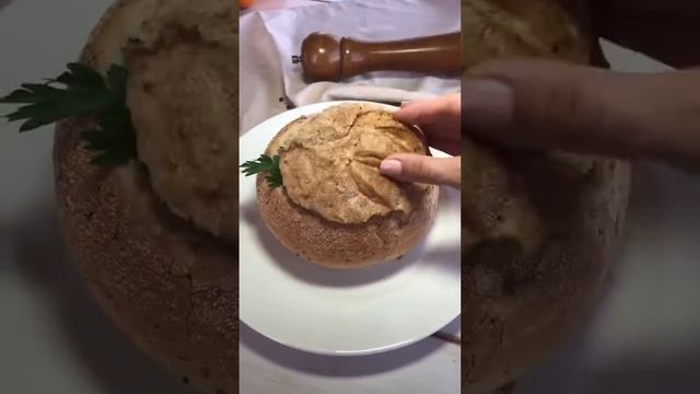 Гороховый суп-пюре в зерновом хлебе в нашем новом осеннем меню! смотреть онлайн