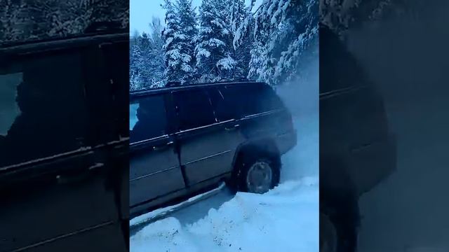 Jeep в снегу смотреть онлайн