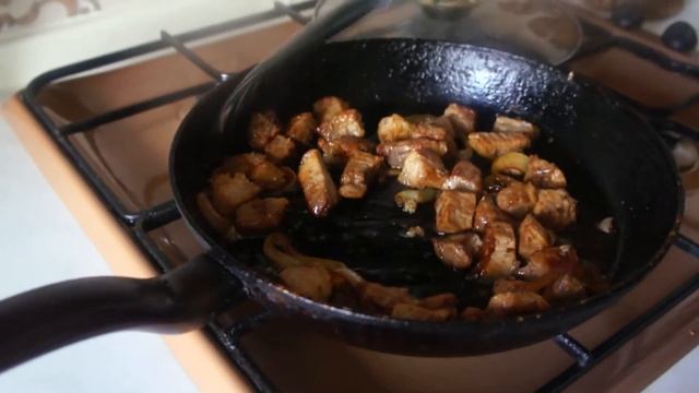Мясо по - французски.Meat with onions and cheese. смотреть онлайн