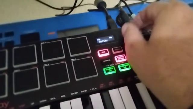 Unbox AKAI MPK mini Play смотреть онлайн