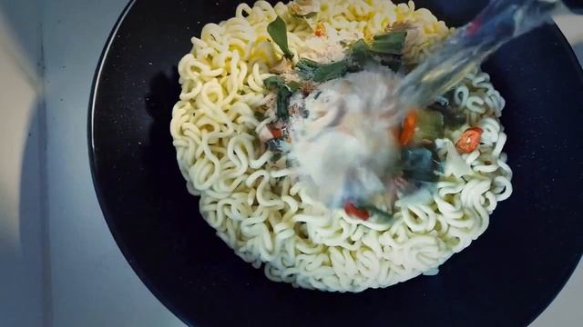 Nongshim Shin Ramyun Black Premium Noodle Soup смотреть онлайн