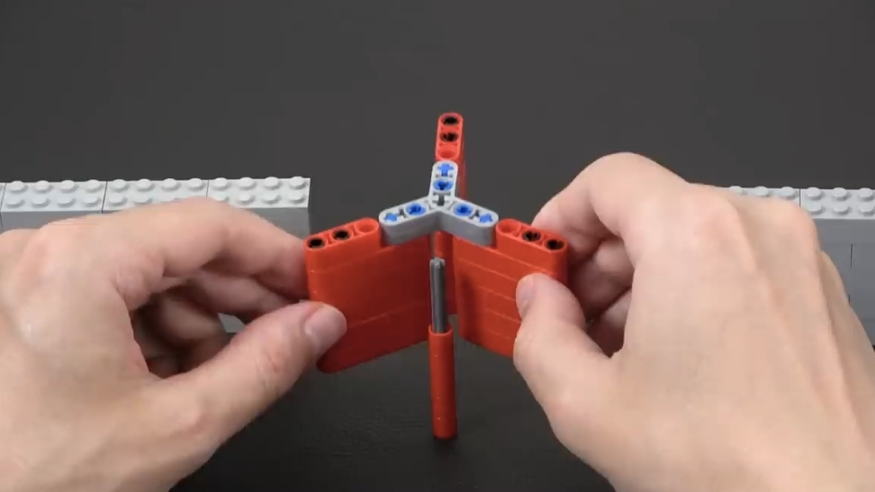 Создаем 10 моторизованных дверей из Лего.