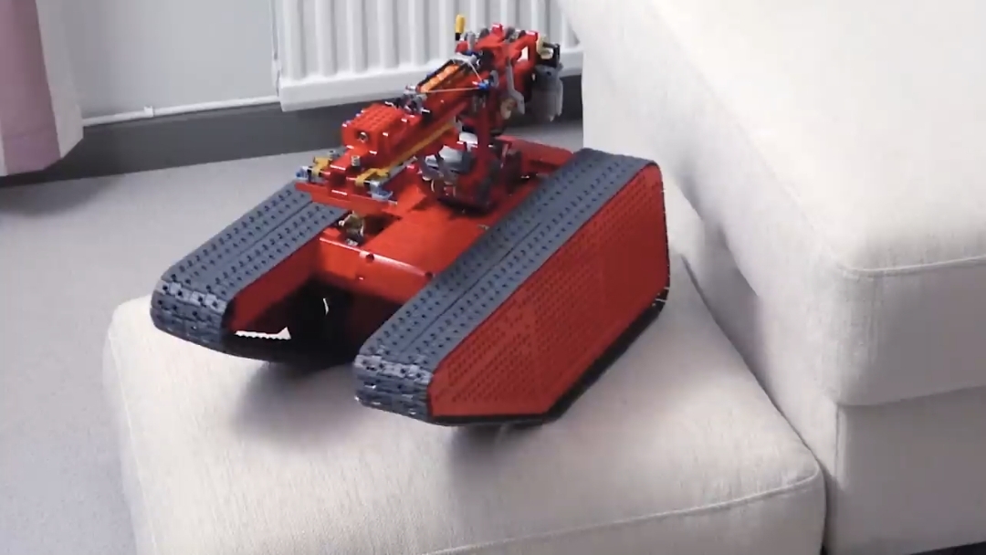 Битва танков из Лего - Мини против Мега.