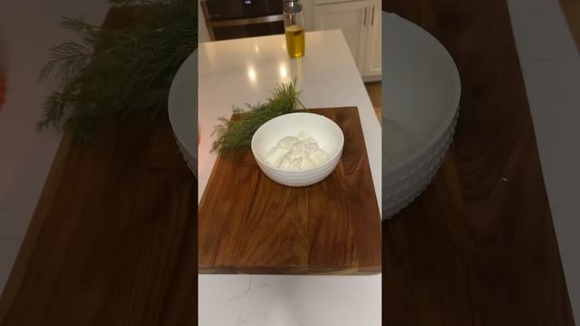 Стейк на гриле, картофель, брюссельская капуста и йогуртовый соус #шортс #shorts смотреть онлайн