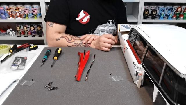Build the Ghostbusters Ecto-1 - Issue 107 + 108 - Rear Wing Fin & Light (Speed Build) смотреть онлайн