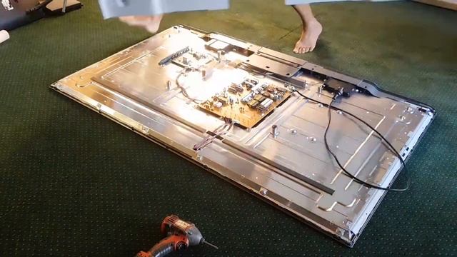 Why I personally would not buy an L.G LED Backlit T.V. White spots on screen. смотреть онлайн