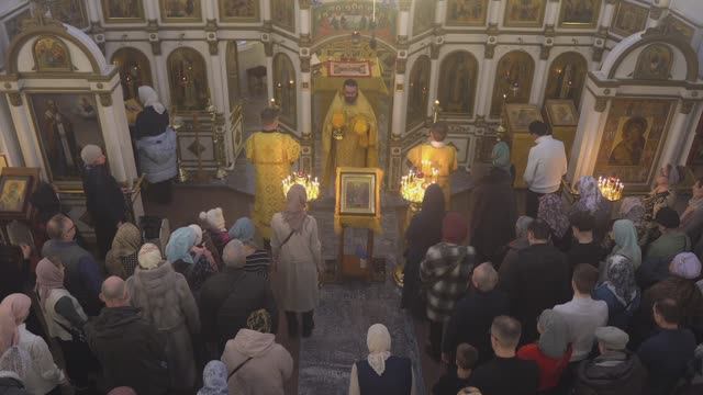 Запись трансляции 5 января 8:40. Часы. Литургия смотреть онлайн