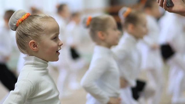 Ритміка і танець та творча гра. І клас ансамблю Світанок смотреть онлайн