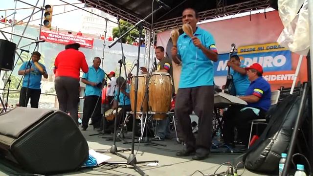 песня на площадке на La Hoyada. смотреть онлайн