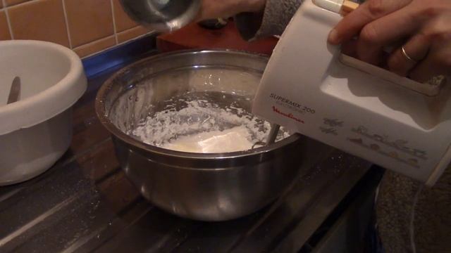 How To Make Three Sorts Of Yummy Christmas Cookies With Marzipan смотреть онлайн