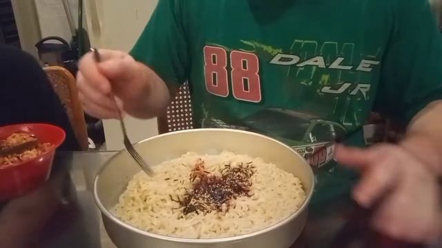 Spicy Ramen Challenge with my son.@Dragon The God смотреть онлайн